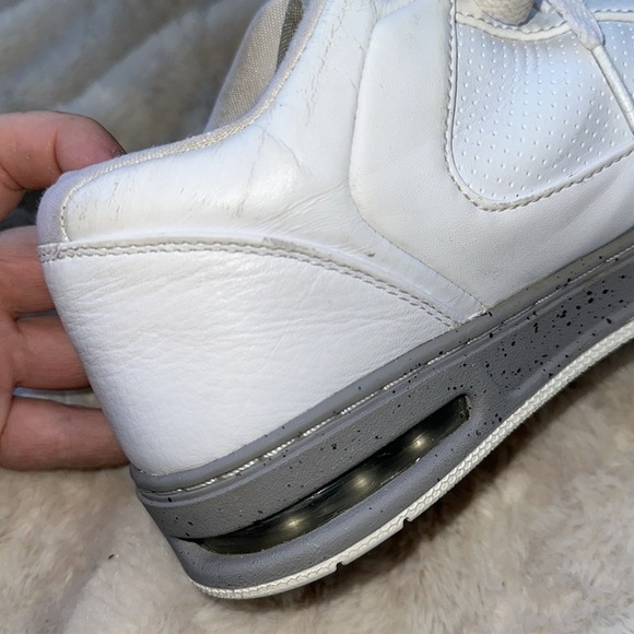 Jordan Classic Low Color White – Cement Size 7.5 - Picture 12 of 15